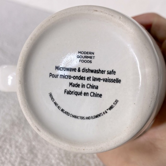 Modern Gourmet Foods White Ceramic Central Perk Friends Travel Mug - Picture 9 of 9